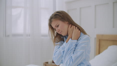 young-woman-lying-in-bed-in-morning-feels-pain-in-neck-after-night-sleep-awaken-having-painful-sudden-ache-or-stiffness-incorrect-posture-during-sleep.-Fibromyalgia-concept